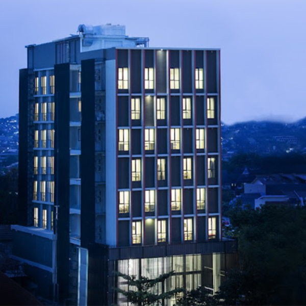 Up - Peak Hotel Simpang Lima Semarang (Formerly HA - KA Hotel Semarang)
